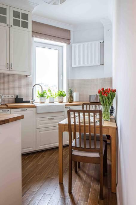 Wyzwolenia Apt , Lazienki Park & Zbawiciela Sq. 2' Varsovia Exterior foto